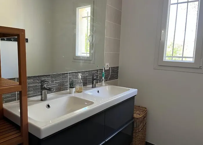 Villa Paisible Avec Piscine Proche Du Pic Saint-loup